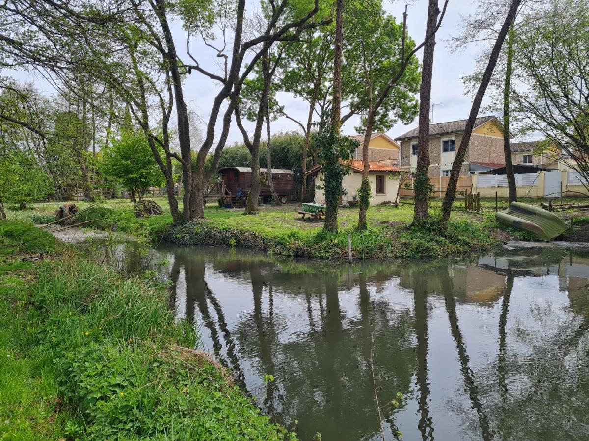 Saint-Sulpice-de-Faleyrens Roulotte D'Aquitaine Bed & Breakfast エクステリア 写真